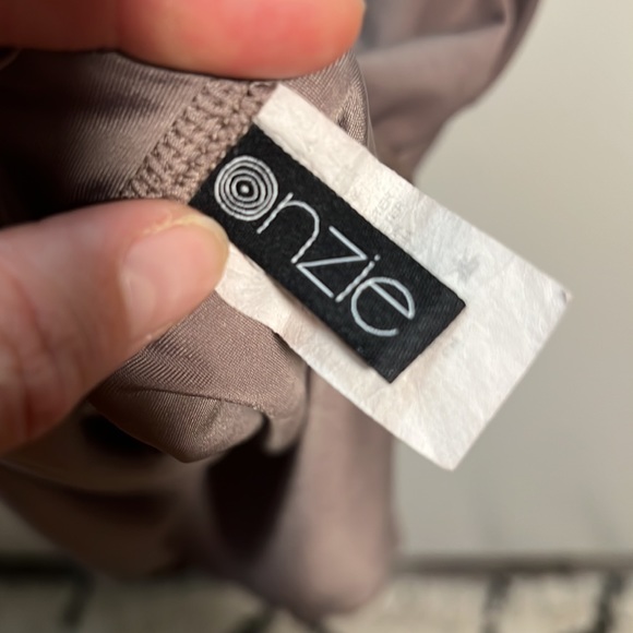 Onzie Glossy Flow Tank - Picture 6 of 7